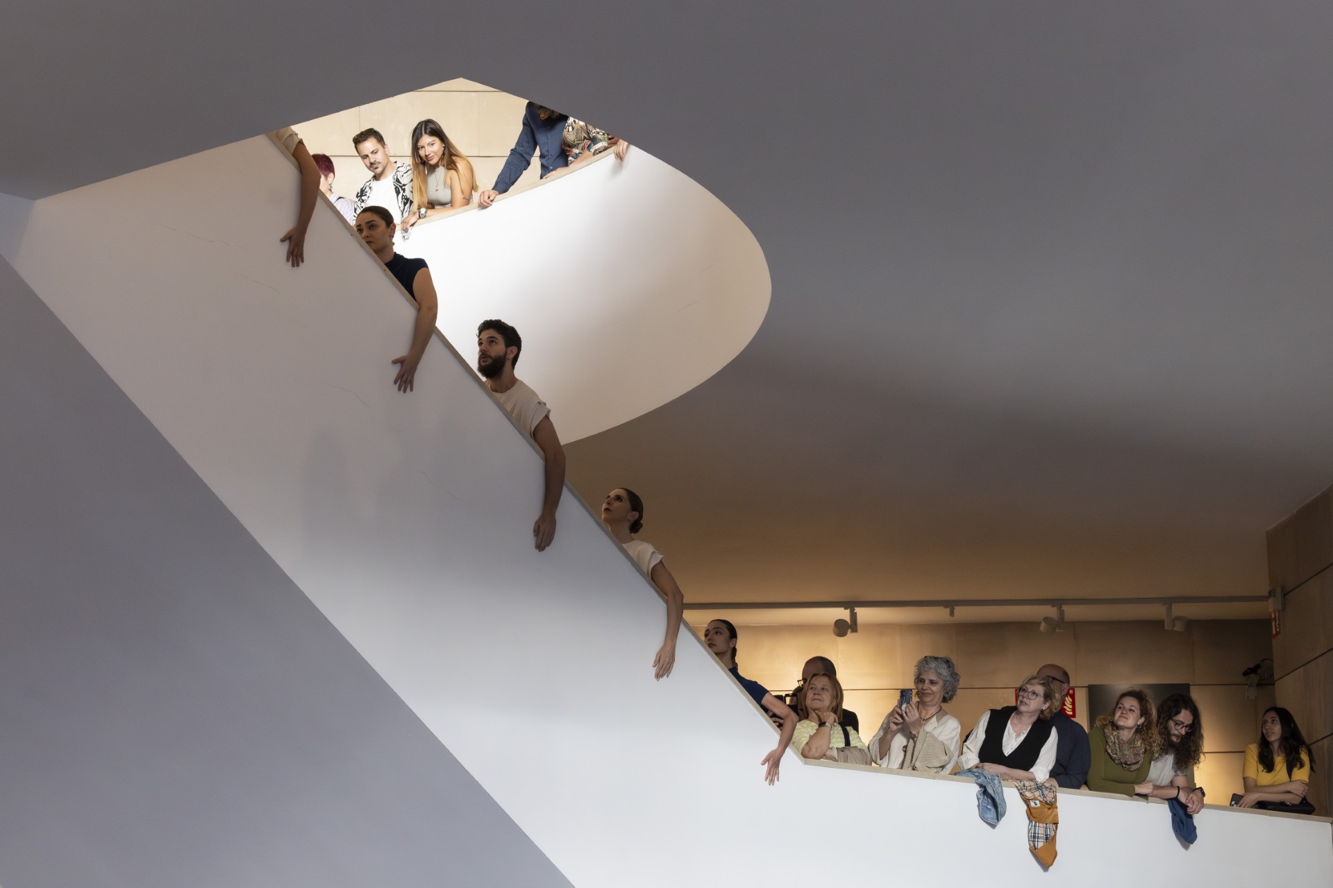 MUDANZAS: OTRA DANZA presenta' SEMPERIANA'. Plaza del Ayuntamiento