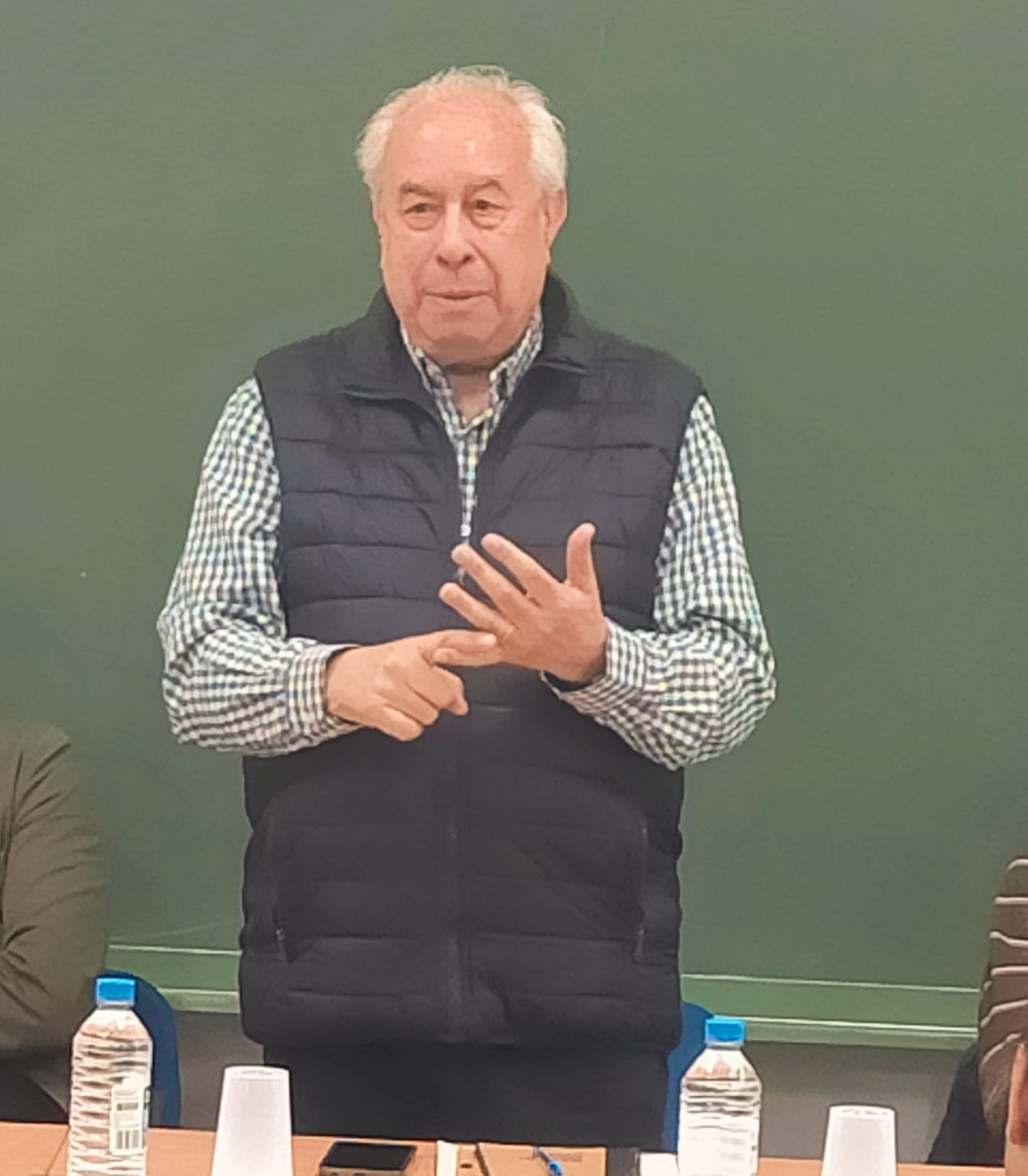 CARTAGENA PIENSA: ENRIQUE ARNANZ `TEJER COMUNIDAD EN TIEMPOS DIF�CILES: C�MO NO MORIR EN EL INTENTO�